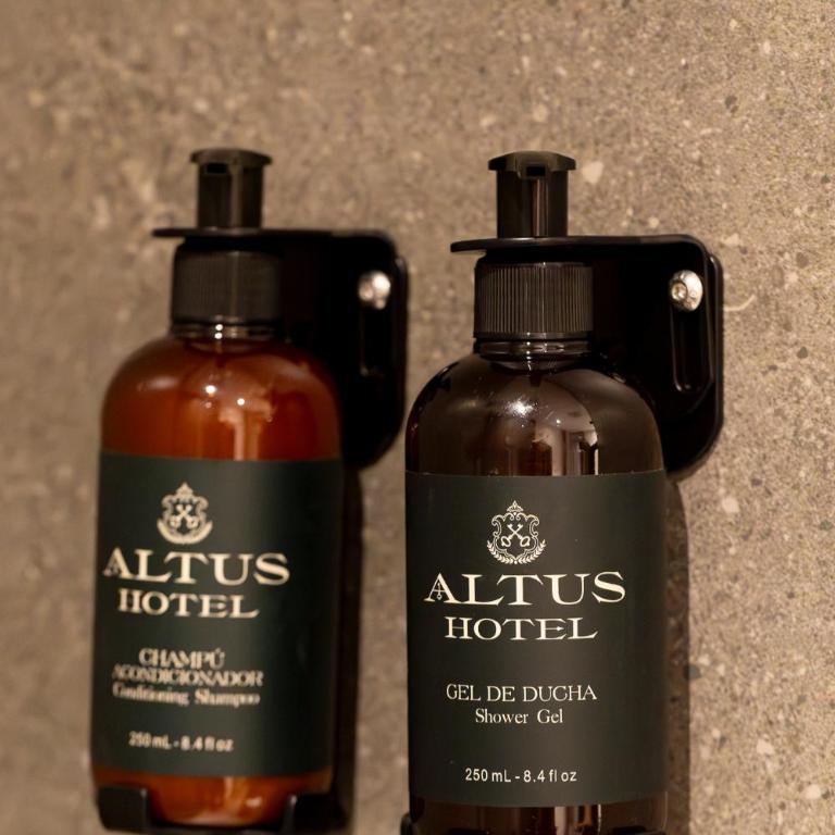 Altus Hotel - Deluxe King Room - 6