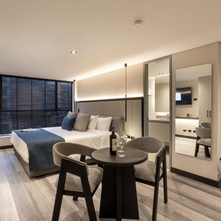 Altus Hotel - Deluxe King Room - 3