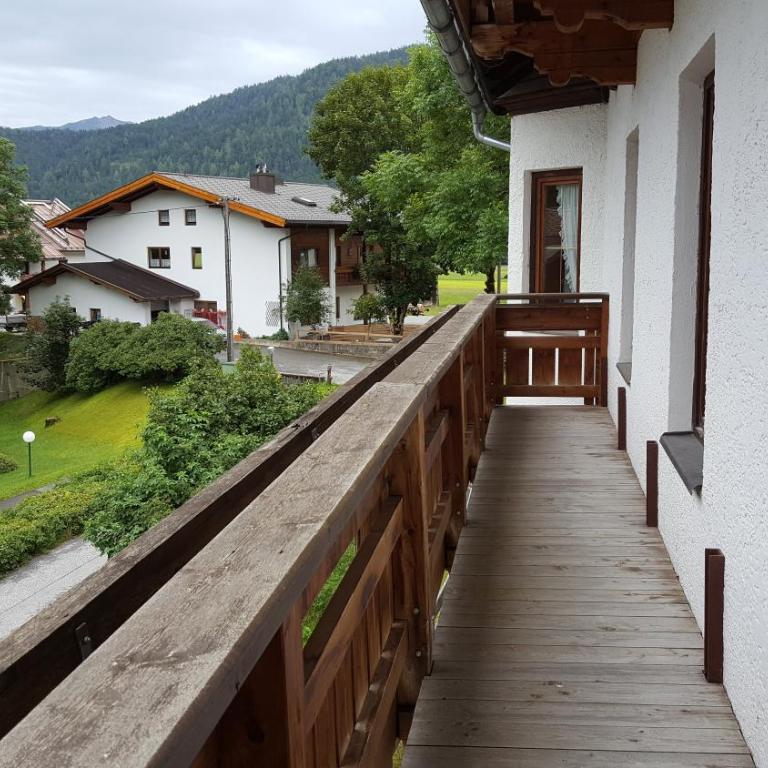 Hotel Gasthof Gaistal - Comfort Dreibettzimmer mit Dusche - 4