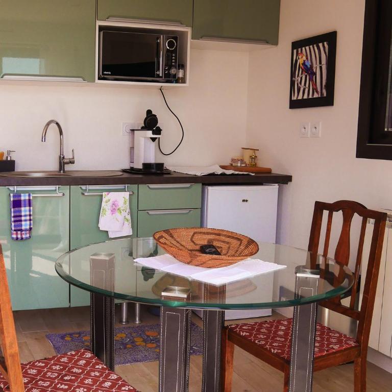 VillaCarros - Studios in Sea & Mountain Villa near Nice with Idyllic View - Appartement 1 Chambre - Vue sur Jardin - 3