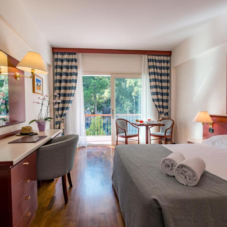 Splendid Hotel La Torre - Quadruple Room with Garden View - 1