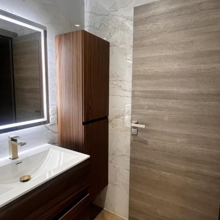 Juan les pins 24 personn near beach - Apartment - 5