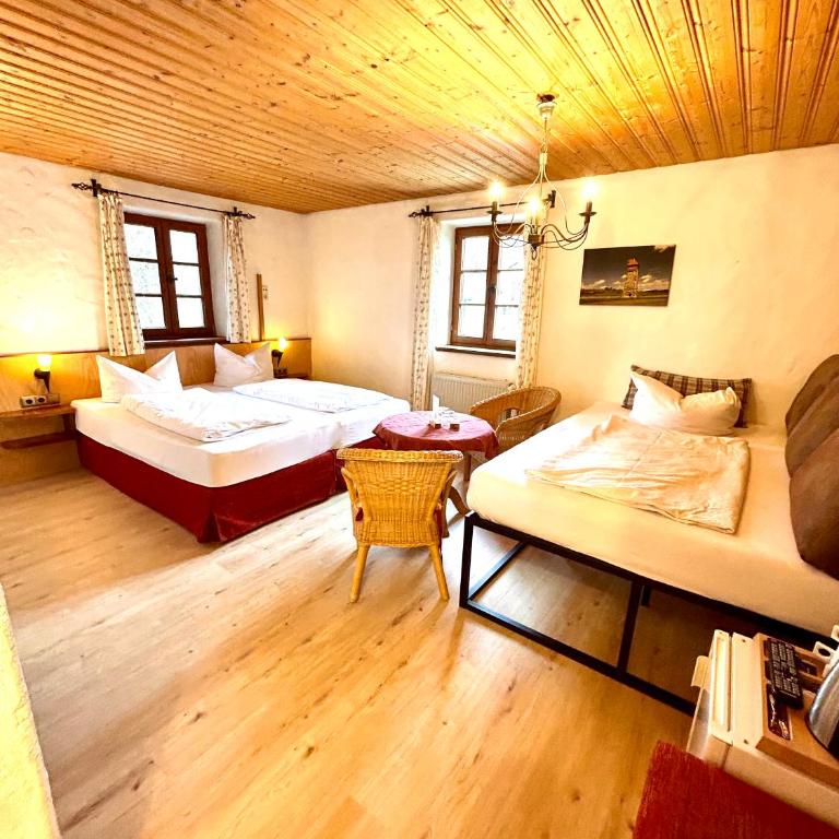Landhotel Huberhof - Familienzimmer (3 Erwachsene) - 1