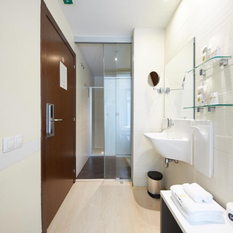Hostemplo Sagrada Familia - Double or Twin Room - 3