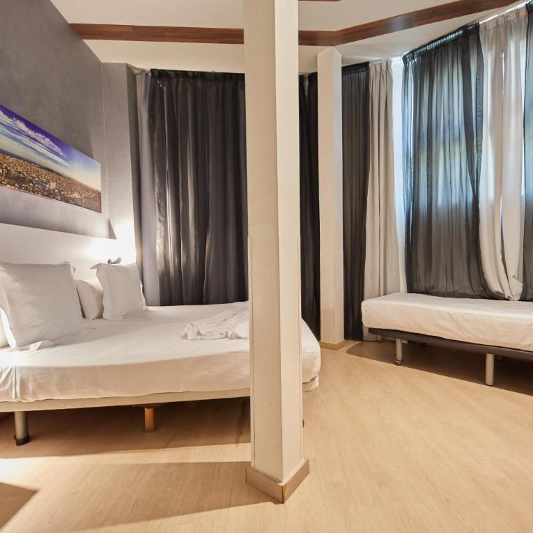 Hostemplo Sagrada Familia - Triple Room - 2