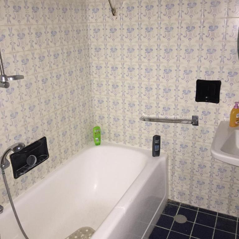 Princess Guest House Canal View - Camera Tripla con Vista Canale e Bagno in Comune - 16