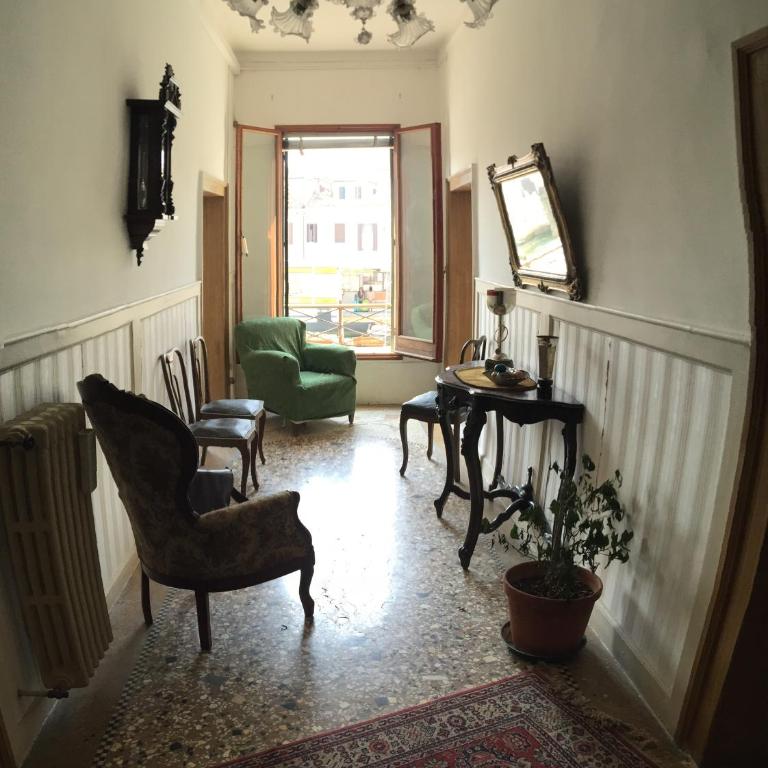 Princess Guest House Canal View - Camera Tripla con Vista Canale e Bagno in Comune - 25