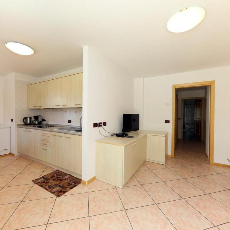 Villa Marta - Appartamento Deluxe con 2 Camere da Letto e Vista Giardino - 8