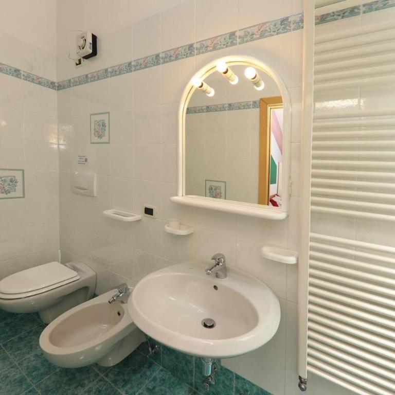 Villa Marta - Appartamento Deluxe con 2 Camere da Letto e Balcone - 12
