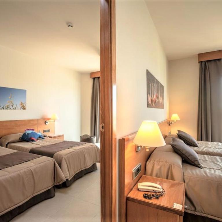 Hotel Rull - Quadruple Room - 4