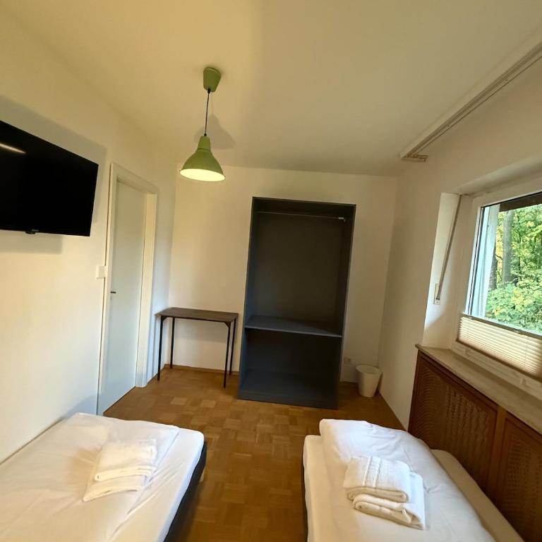 ALL IN APARTMENTS 2141OG 4 Schlafzimmer mit Terrasse ,Küche, Bad, Würzburg, Versbach - Apartment mit 4 Schlafzimmern und einem Balkon - 9