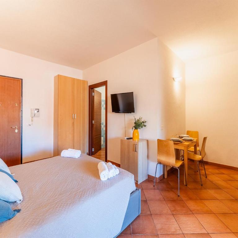 Bright 3 guest apartment with pool - Monolocale - 7