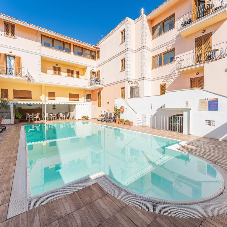 Bright 3 guest apartment with pool - Monolocale - 1