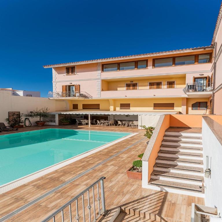 Bright 3 guest apartment with pool - Monolocale - 16