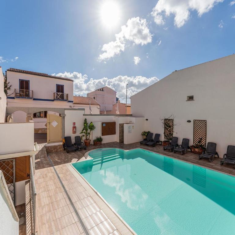 Bright 3 guest apartment with pool - Monolocale - 19