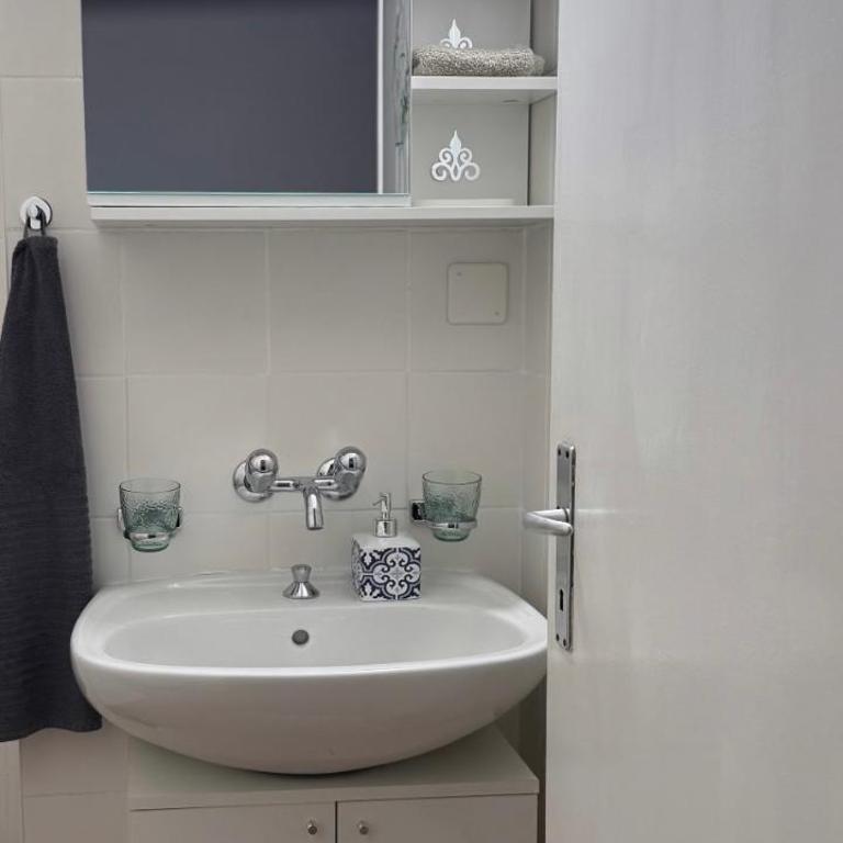 Studio moderne et chaleureux au coeur de Geneve - parfait pour courts sejours - Studio - 8