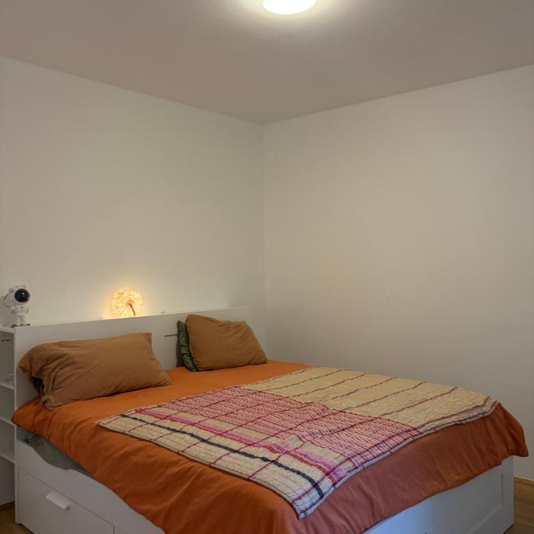 A bright spacious & convenient 2 brm TownHouse - Apartment mit 1 Schlafzimmer - 2