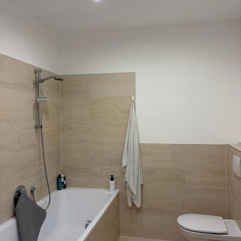 A bright spacious & convenient 2 brm TownHouse - Apartment mit 1 Schlafzimmer - 7