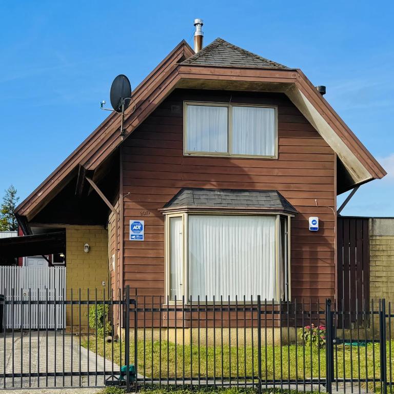 Casa Hogar Sur - Three-Bedroom House - 1