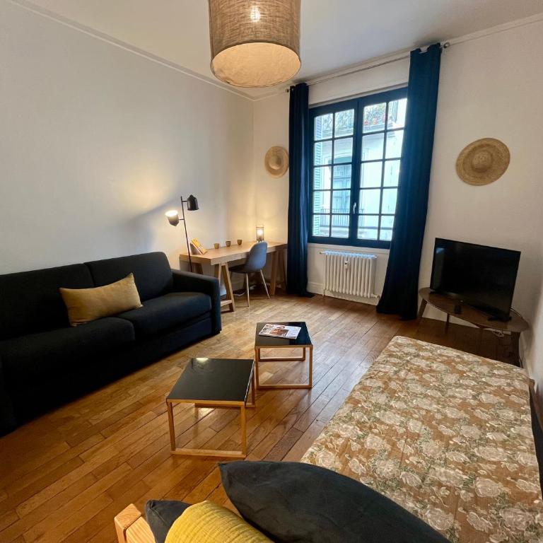 HYPER CENTRE 4 RUE EMILE ZOLA BELLECOUR JACOBINS CELESTINS Wifi ASCENSEUR - Apartment - 3