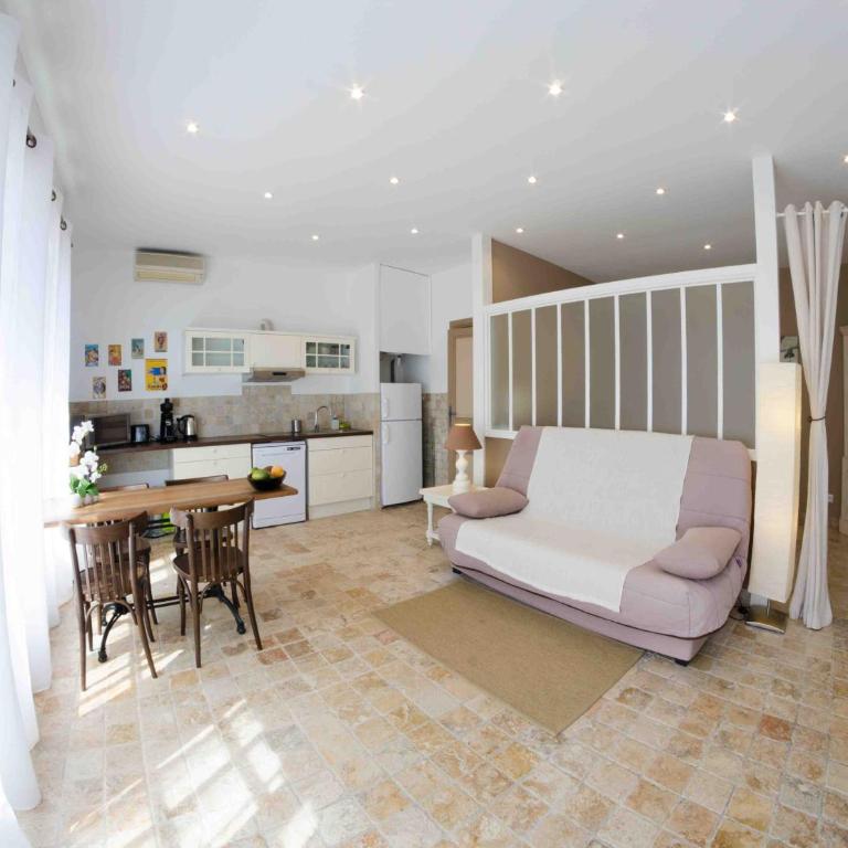 L'Oliveraie de Paul - Appartement Supérieur avec Vue sur la Piscine - 9