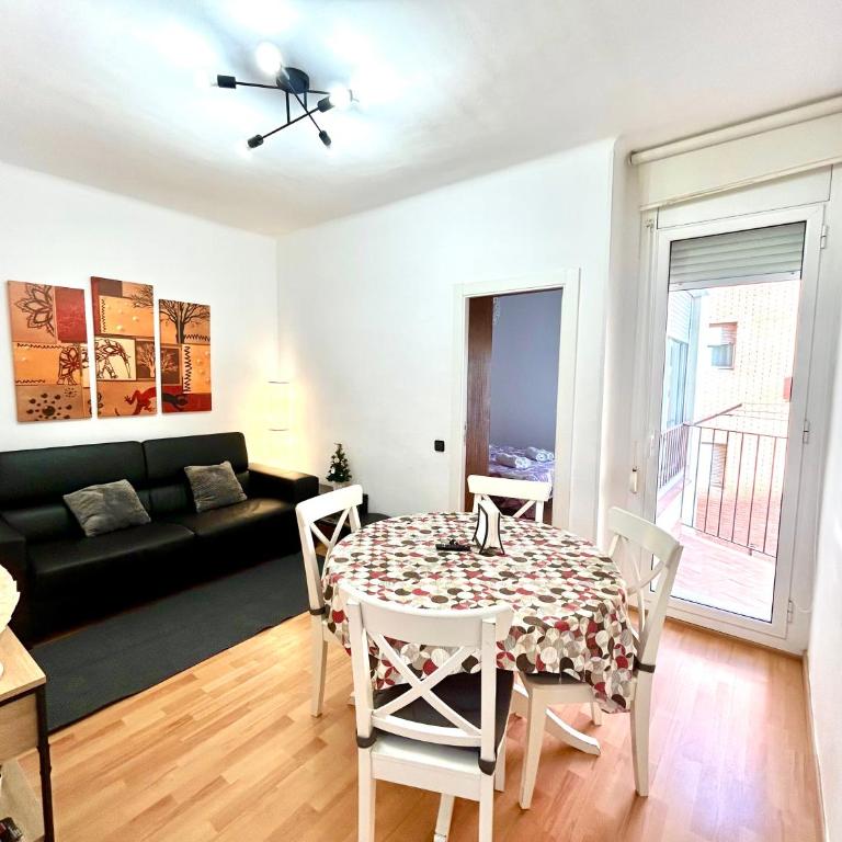 Apartment carrer d'Olesa - Three-Bedroom Apartment - 4