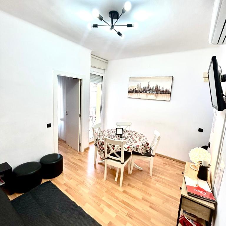 Apartment carrer d'Olesa - Three-Bedroom Apartment - 3