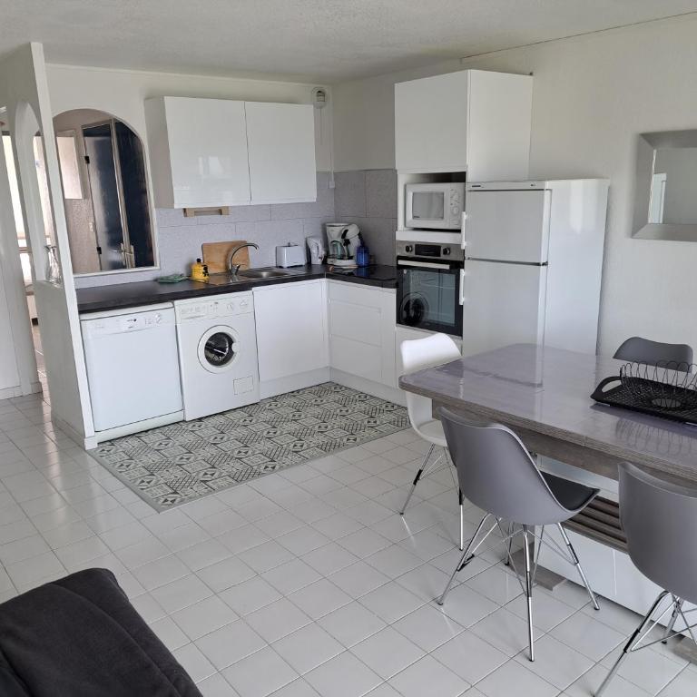 Amoureva B34, T3, vue mer, piscine, parking, clim - Apartment mit 2 Schlafzimmern - 5