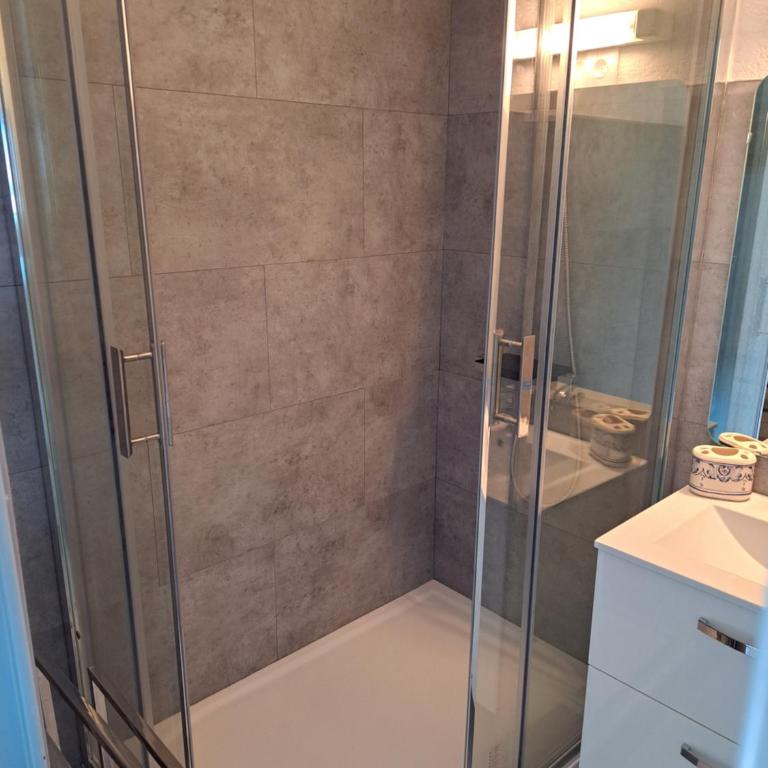Amoureva B34, T3, vue mer, piscine, parking, clim - Apartment mit 2 Schlafzimmern - 14