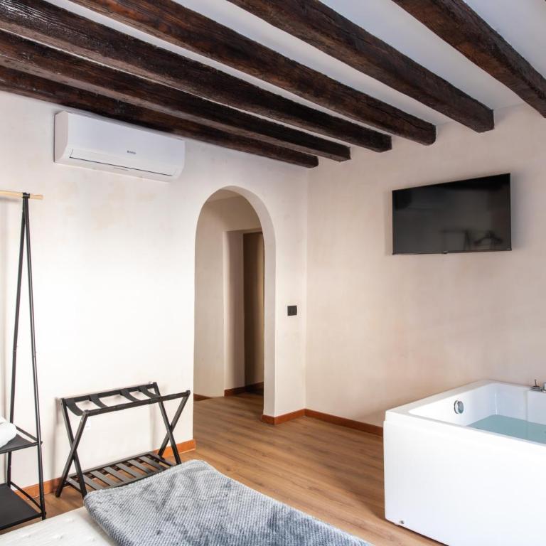 Vittorio Emanuele Suites&Apartments - Camera King con Vasca Idromassaggio - 2