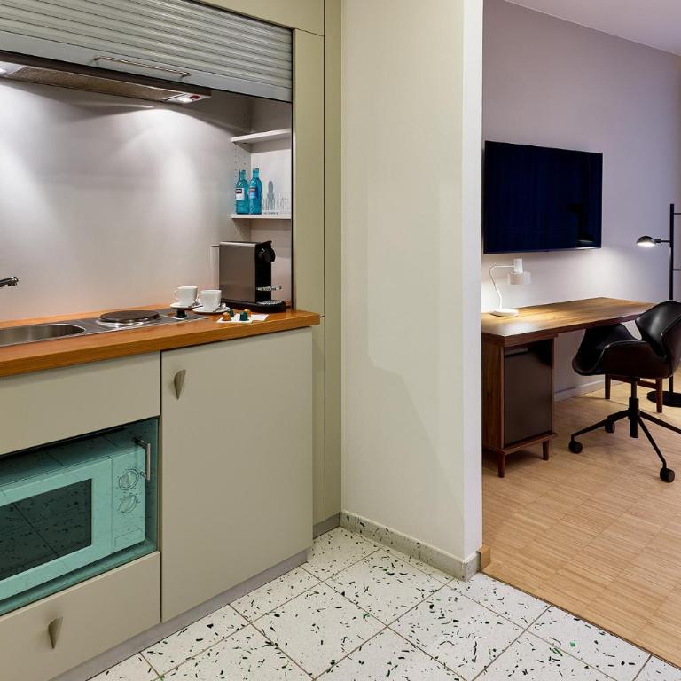 Four Points by Sheraton Munich Messe - Premium Zimmer mit Queensize-Bett und Küchenzeile - 5
