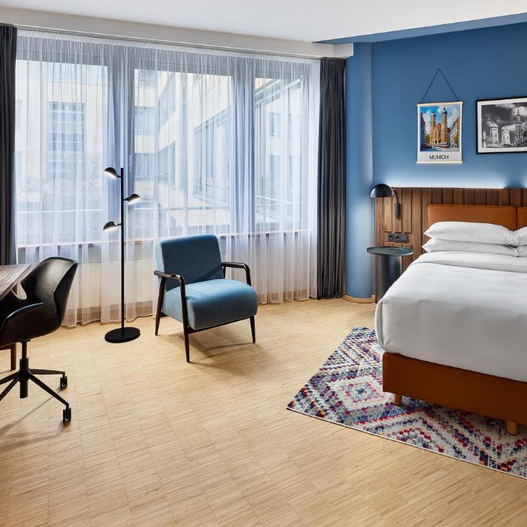 Four Points by Sheraton Munich Messe - Premium Zimmer mit Queensize-Bett und Küchenzeile - 2