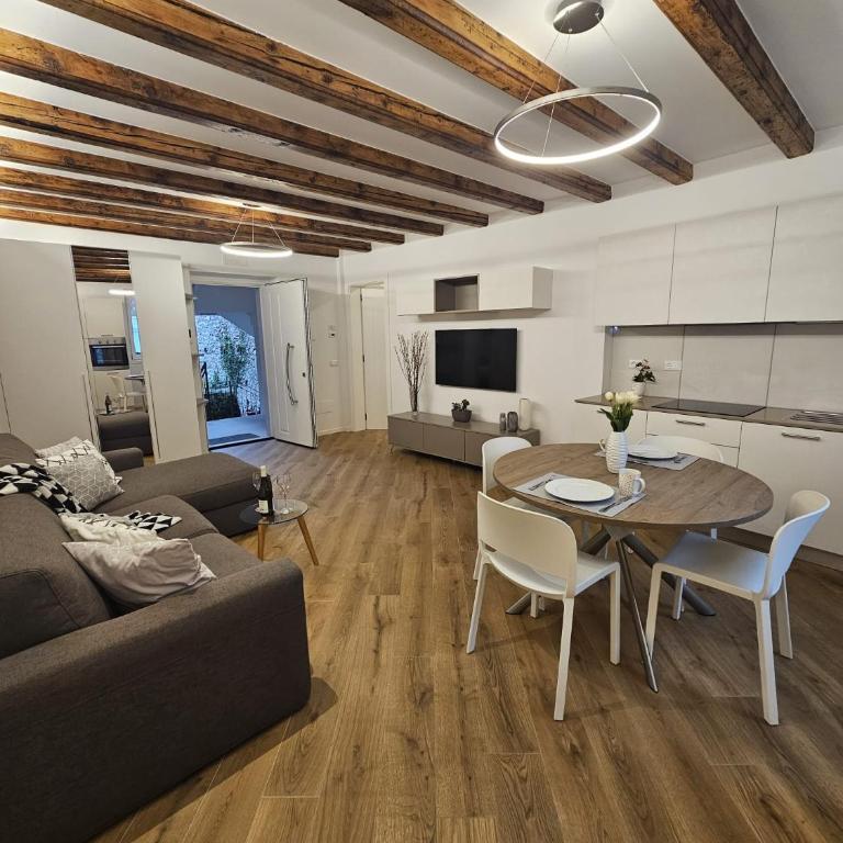 Teuta - Two-Bedroom Apartment - 1