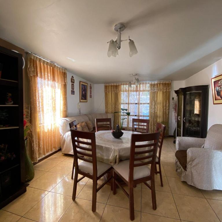 Casa Acogedora de Estilo Clásico - Seven-Bedroom House - 22