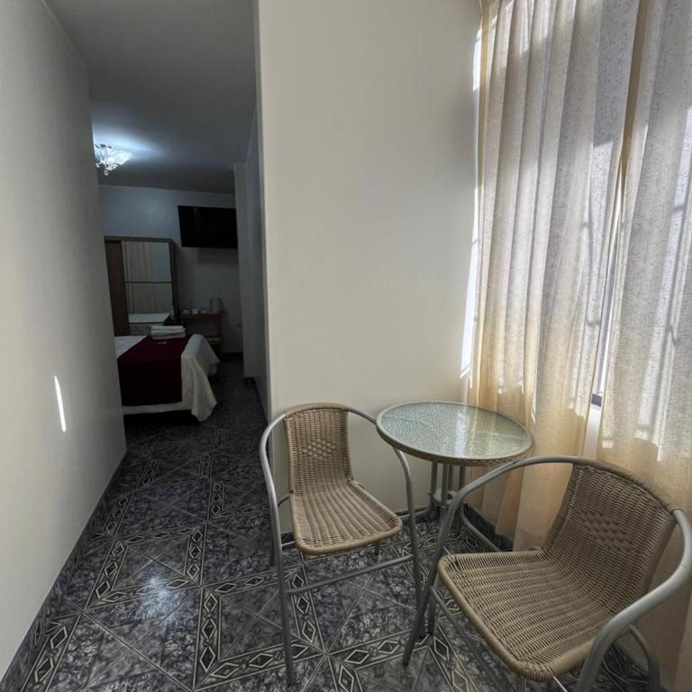 HOTEL AREQUIPA - Habitación con cama extragrande. - 3