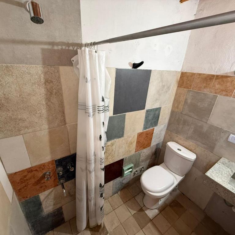 la cinco (5) - Family Room with Bathroom - 4