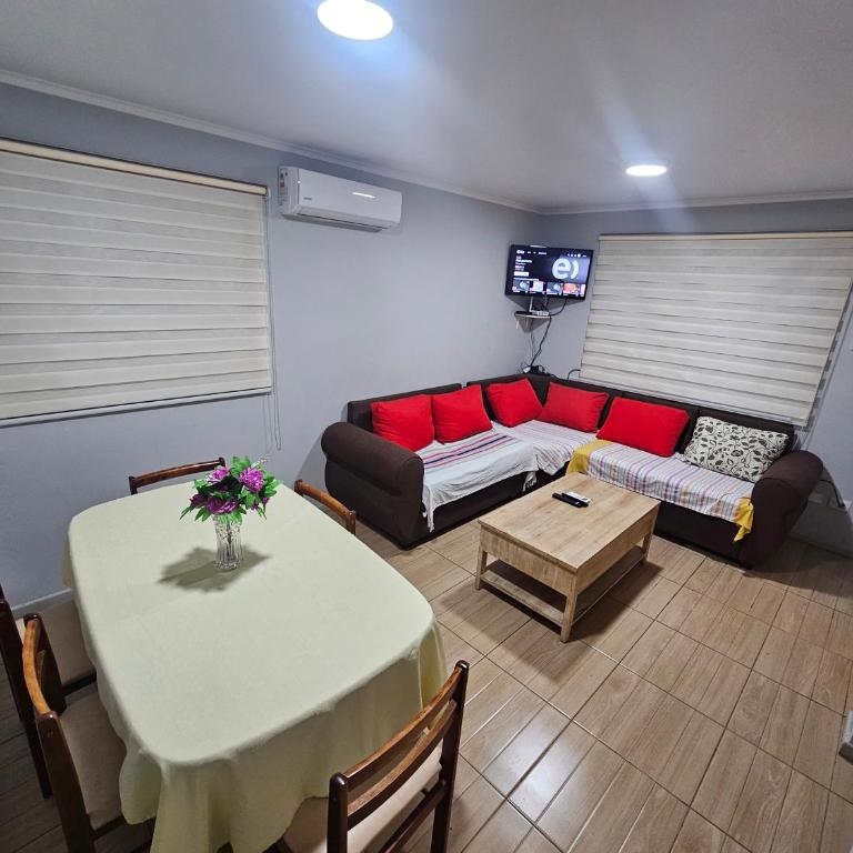 Casa con estacionamiento privado - Three-Bedroom House - 4