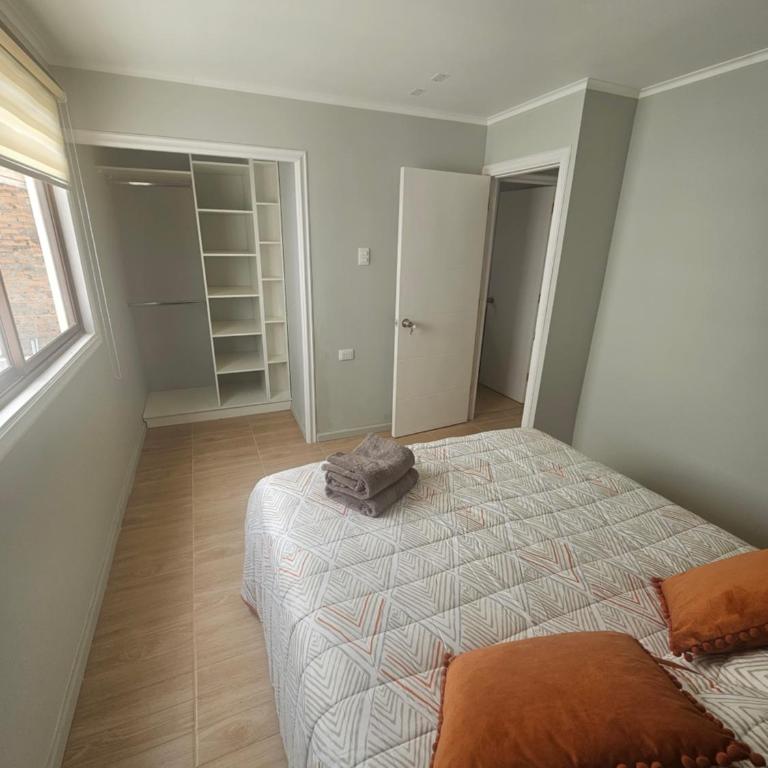 Casa con estacionamiento privado - Three-Bedroom House - 6