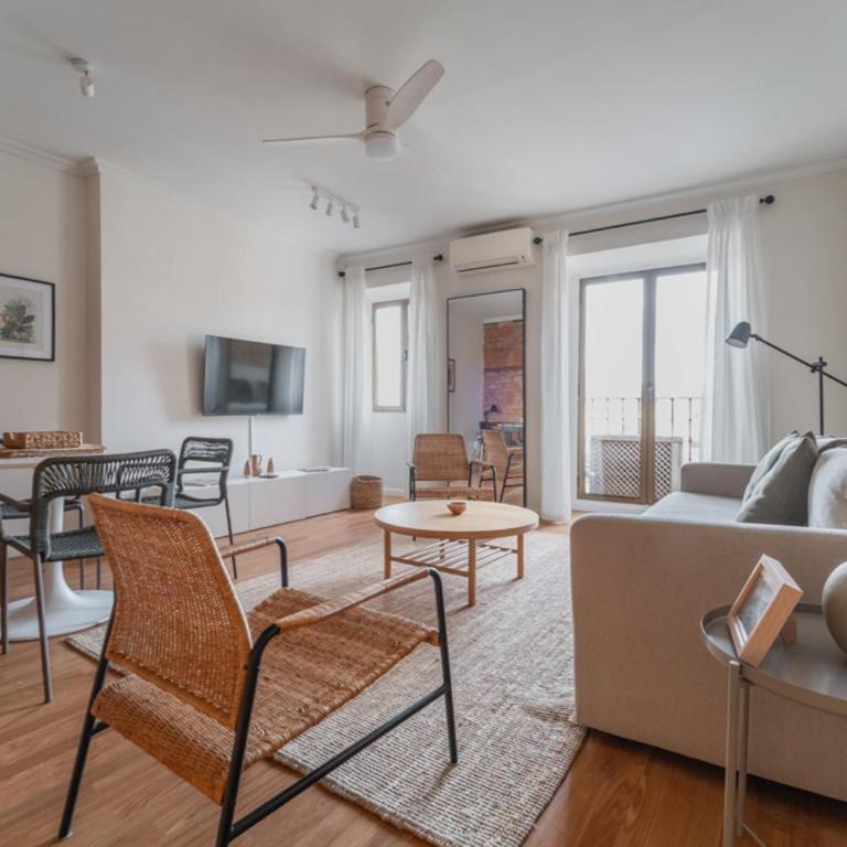 Modern bright - 2 Bedrooms 1 Bathroom -Lavapiés - Two-Bedroom Apartment - 2