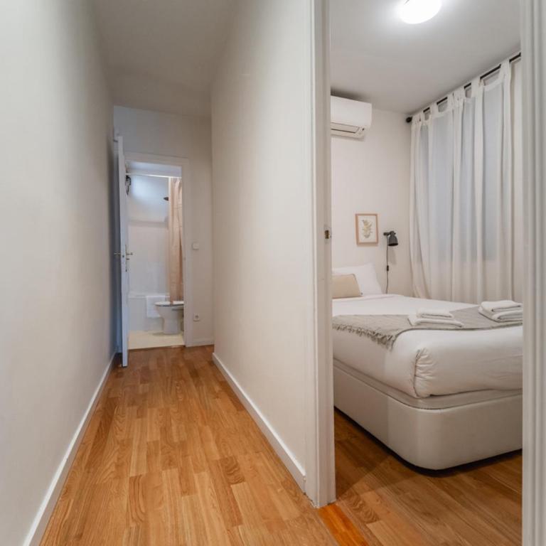 Modern bright - 2 Bedrooms 1 Bathroom -Lavapiés - Two-Bedroom Apartment - 12
