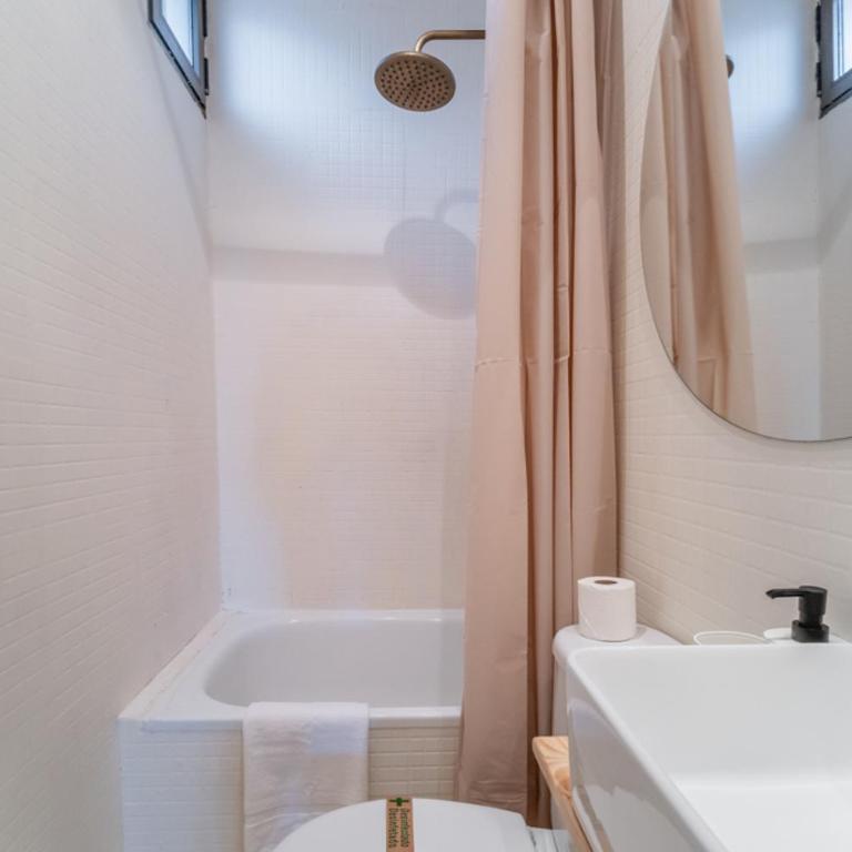 Modern bright - 2 Bedrooms 1 Bathroom -Lavapiés - Two-Bedroom Apartment - 18