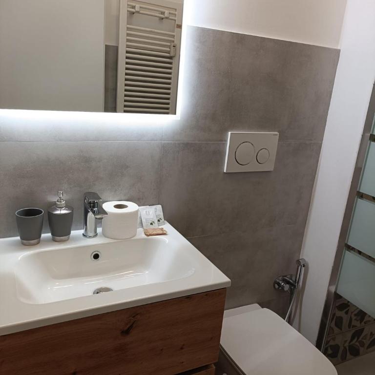 Pop Corn Vatican Suites - Camera Tripla con Bagno Privato Esterno - 3