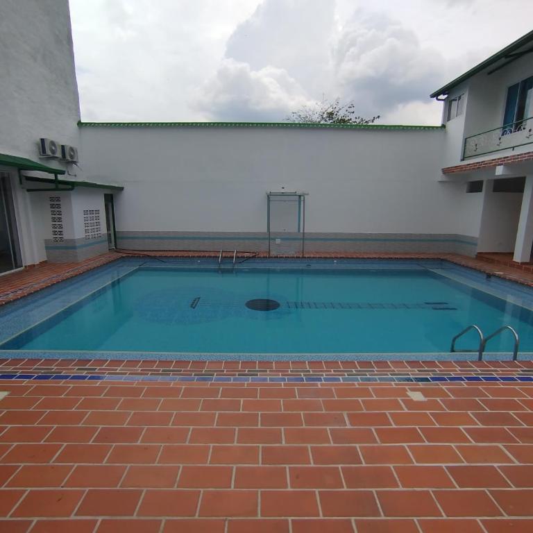 Hotel Camino al Llano - Family Room - 3