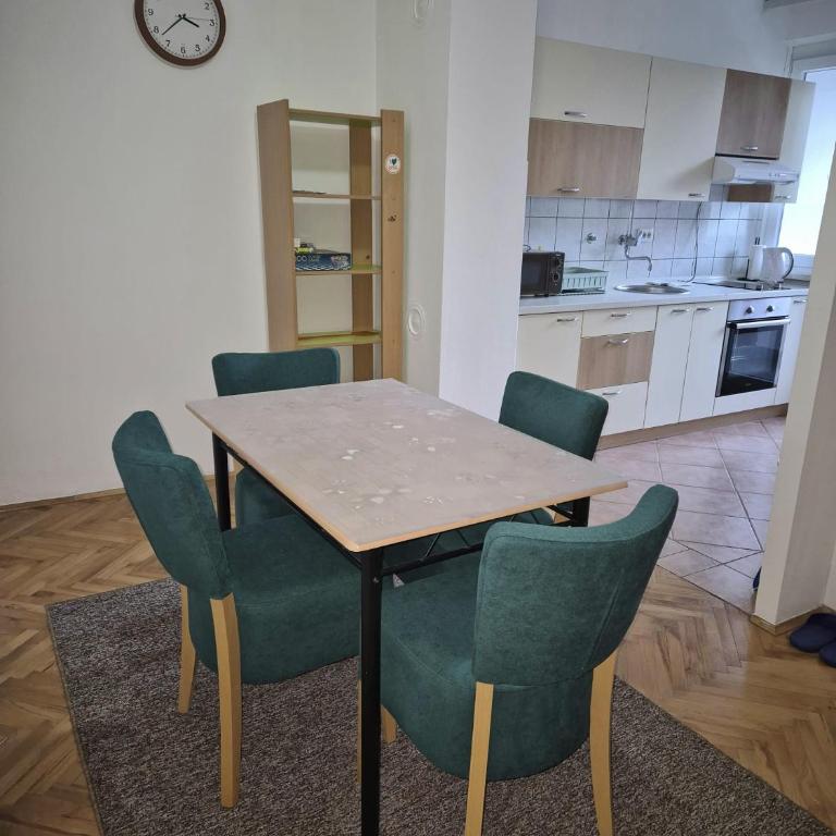 Apartman Pasarela - mirna lokacija u centru - Two-Bedroom Apartment - 9