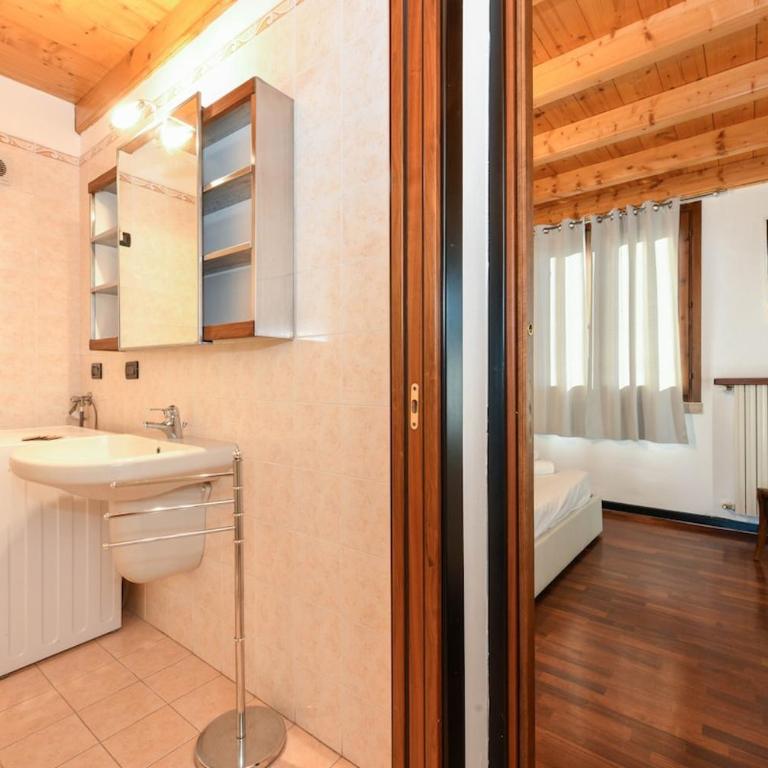 Loft Soppalcato con Patio, Piscina e Parcheggio - Appartamento con 1 Camera da Letto - 21