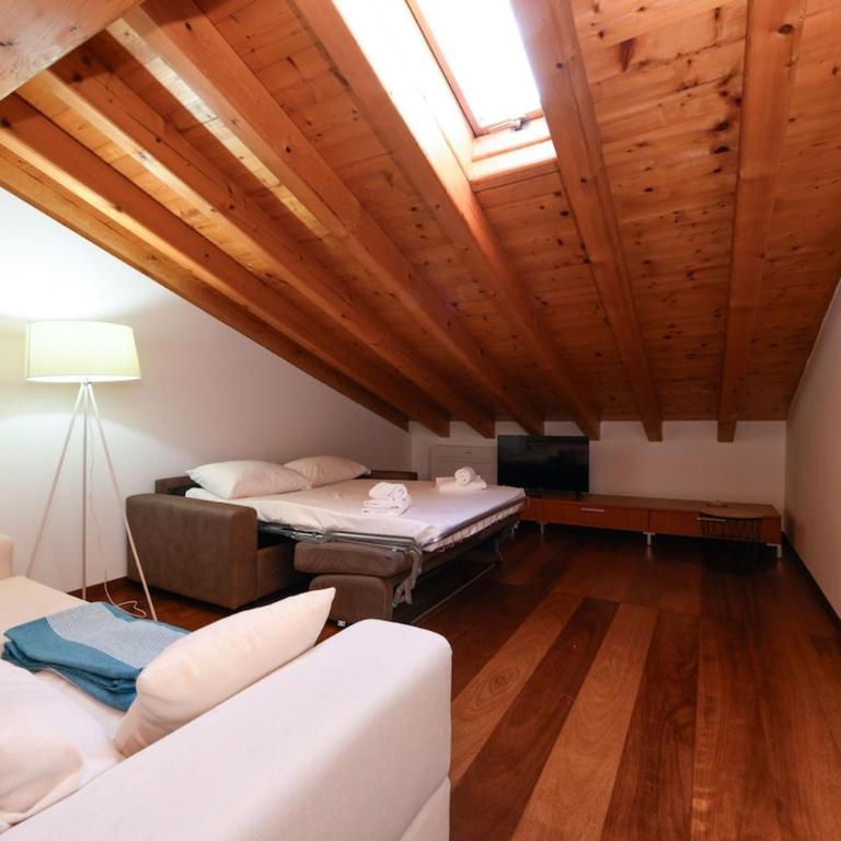 Loft Soppalcato con Patio, Piscina e Parcheggio - Appartamento con 1 Camera da Letto - 16