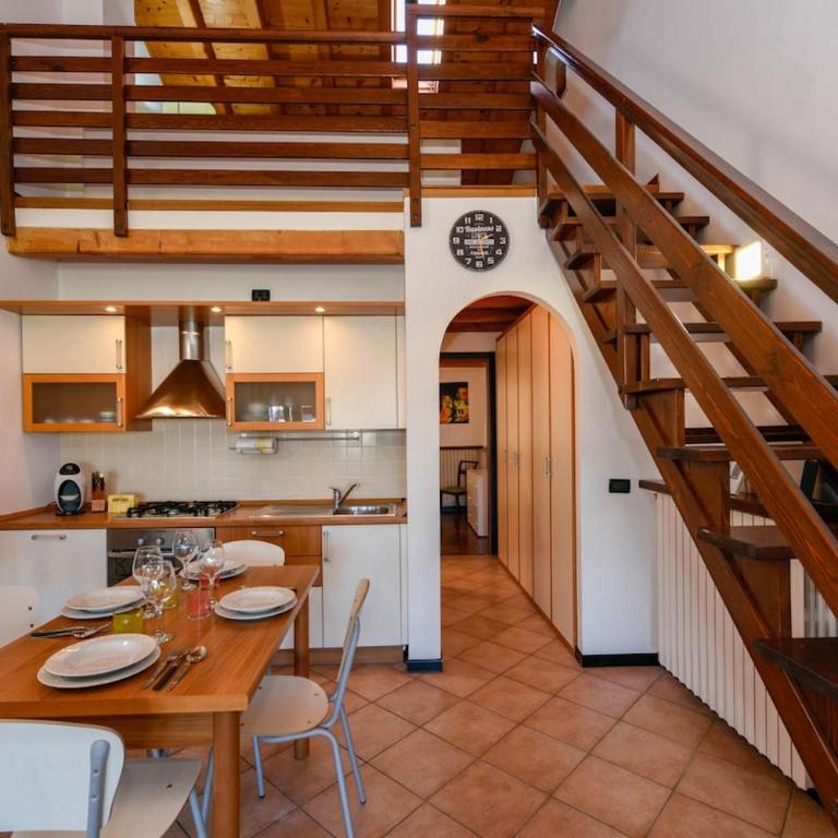 Loft Soppalcato con Patio, Piscina e Parcheggio - Appartamento con 1 Camera da Letto - 1