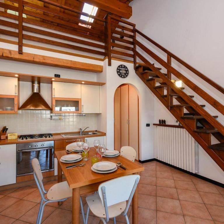 Loft Soppalcato con Patio, Piscina e Parcheggio - Appartamento con 1 Camera da Letto - 6
