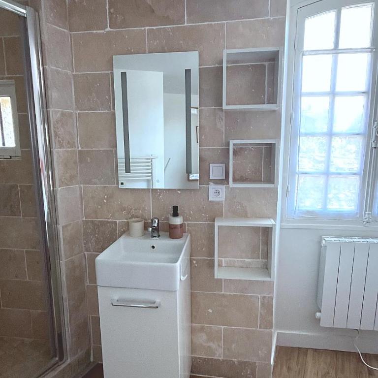 Le Jardin Secret Classé 3 étoiles - 6 pers - Salle de cinéma - Proche de la gare de Blois à 2h de Paris - Appartamento con 3 Camere da Letto - 20