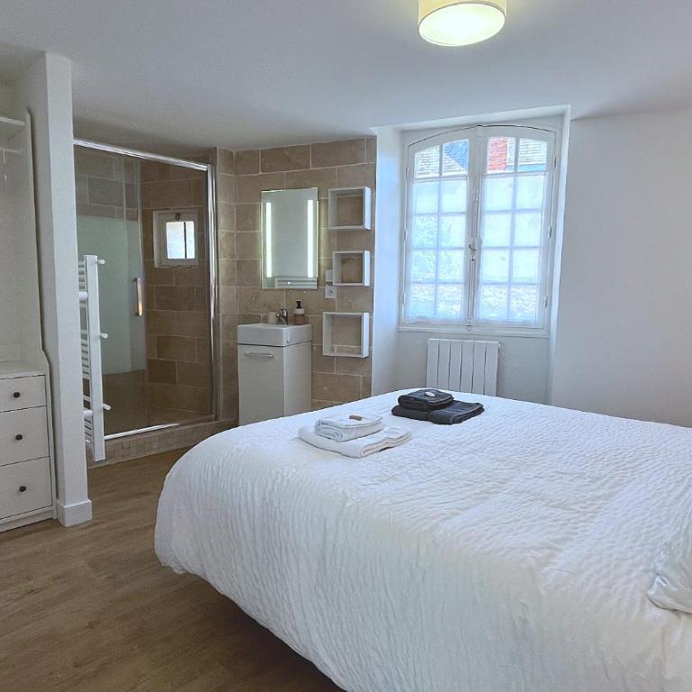 Le Jardin Secret Classé 3 étoiles - 6 pers - Salle de cinéma - Proche de la gare de Blois à 2h de Paris - Appartamento con 3 Camere da Letto - 18